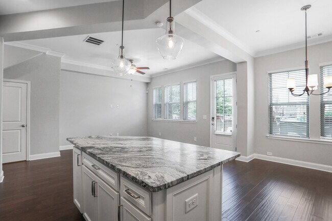Foto del edificio - 409 Cranleigh Ridge