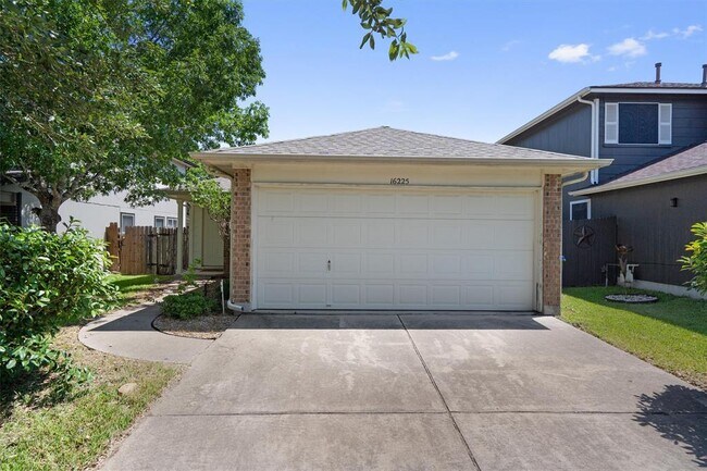 Building Photo - 16225 Hamilton Point Cir