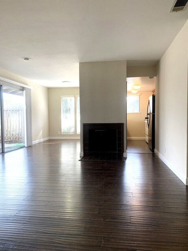 Foto del edificio - Spacious 3BD/2BA Condo in Prime Cupertino ...