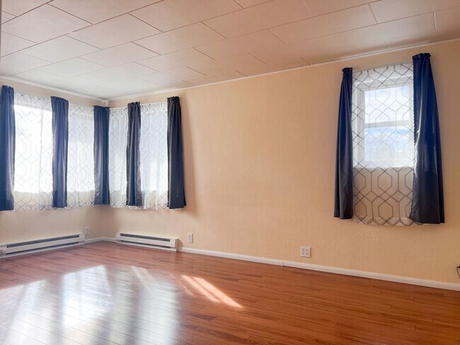 Foto del edificio - 1BD/1.5BA APT W/ GARAGE&YARD