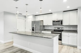 Building Photo - 706 Hartsdale Ave SW