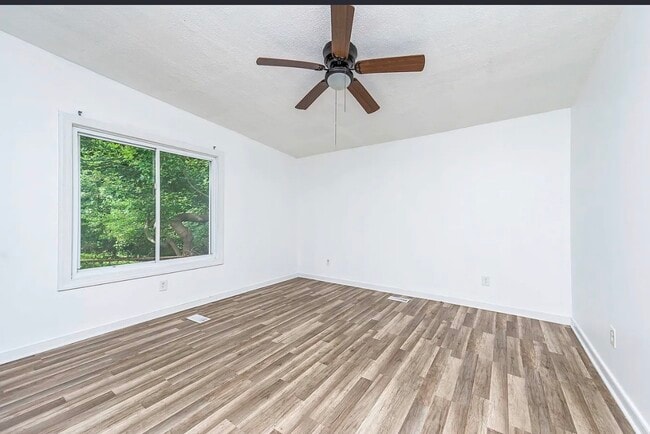 Foto del edificio - 1208 Louis Ln