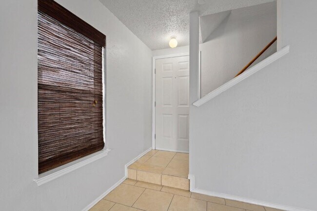 Foto del edificio - 8807 Springmail Cir