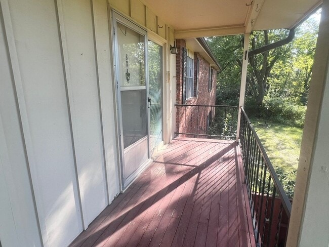 Building Photo - STUDIO Apartment Available