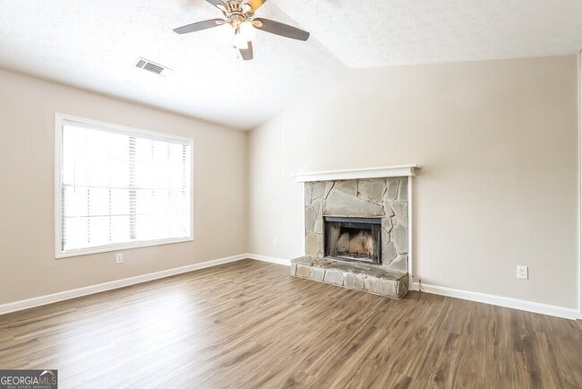 Foto del edificio - 4272 Falcon Crest Dr