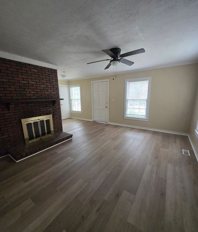 Building Photo - 823 Lockwood Ave