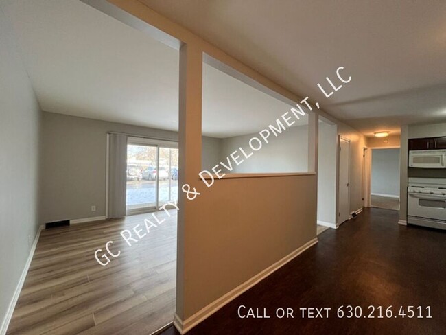 Foto del edificio - *** UPDATED UNITS / 2 BDRM / W&D IN BUILDI...