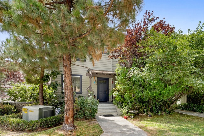 Building Photo - 6300 Honolulu Ave