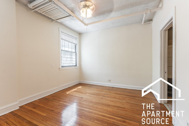 Photo - 520 W Cornelia Ave Apartment