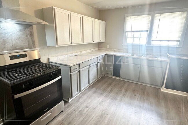Building Photo - $0 Deposit! 4 Bedroom/1 Bathroom House in ...