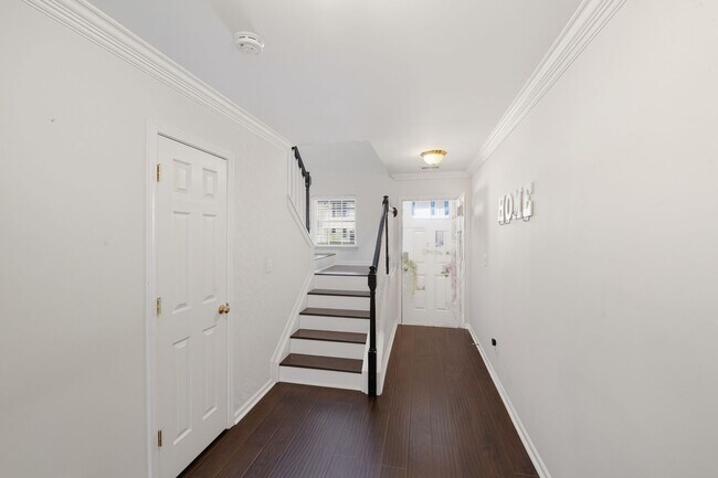 Building Photo - Your Dream Charlotte Townhome Awaits – 2BR...