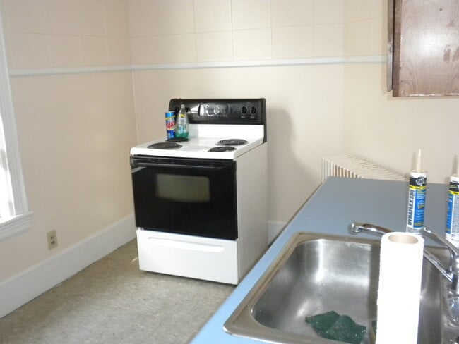 Building Photo - 68 Pine St