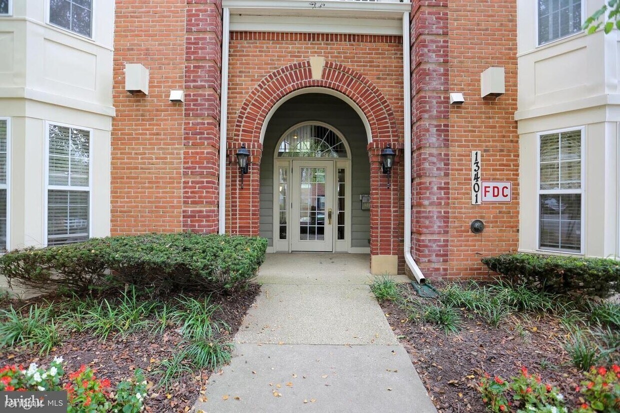 13401 Fountain Club Dr, Germantown, MD 20874 House Rental in