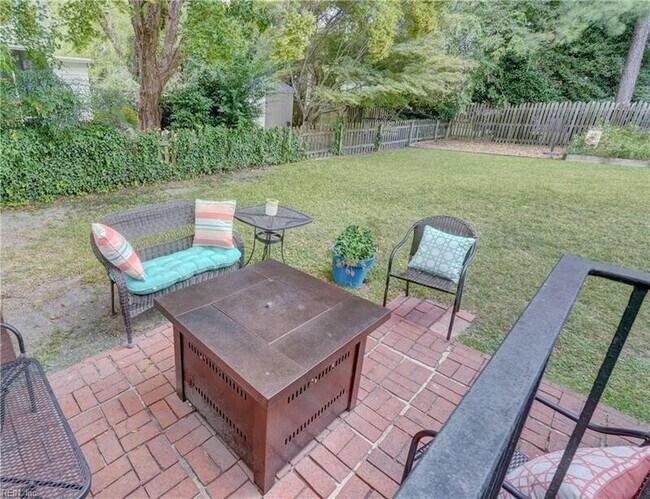 Building Photo - 1432 W Princess Anne Rd