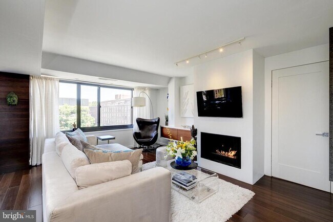 Foto del edificio - 1077 30th St NW