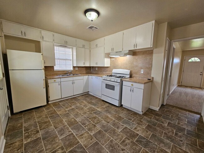 Foto del edificio - (3) Bed/(1) Bath in Core Norman Avail NOW!