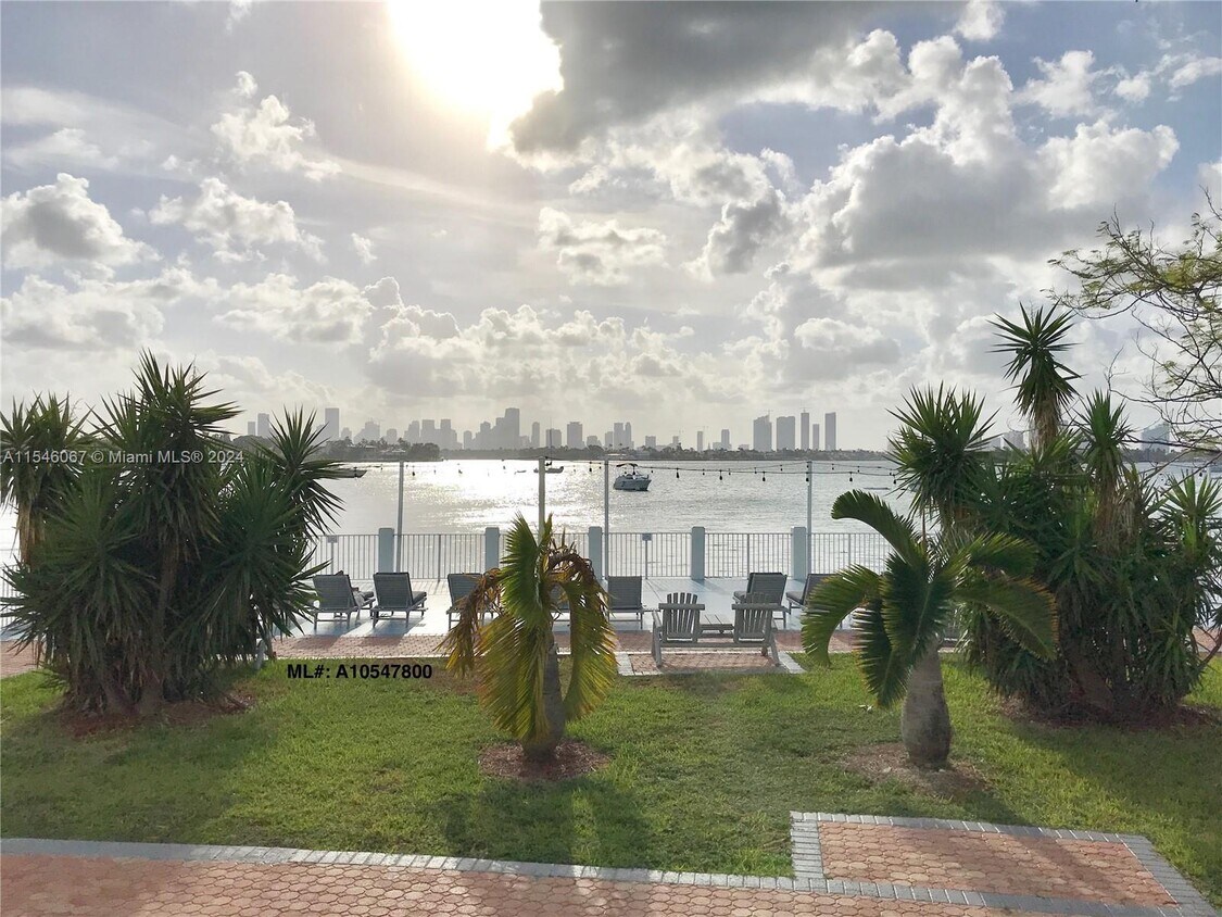 Primary Photo - 1250 West Ave