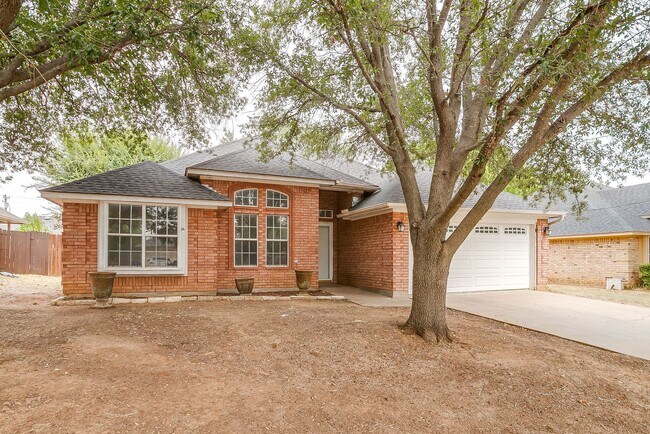 Foto del edificio - 1512 Clover Ln