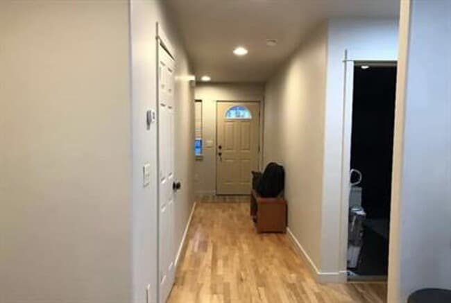 Building Photo - 3 bedroom 2 1/2 bath in Bozeman