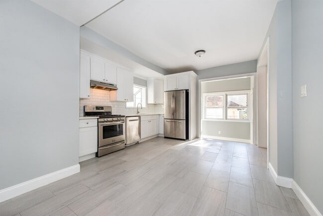 Building Photo - 894 Avenue C