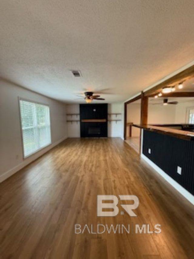 Foto del edificio - 420 Camelia Cir
