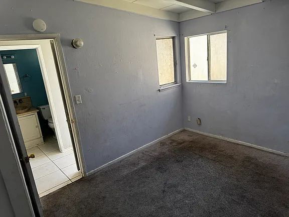 Foto del edificio - Large 5 bedroom single story ranch house