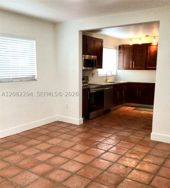 Building Photo - 401 Coral Wy