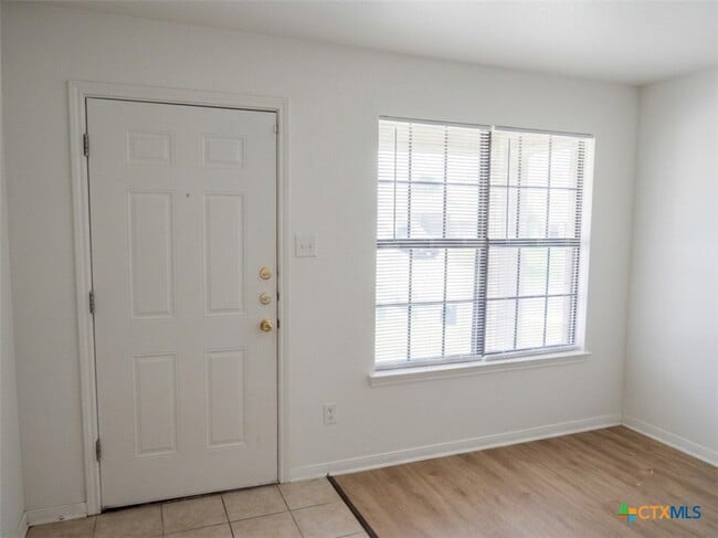 Building Photo - 305 Cedar Ridge Dr