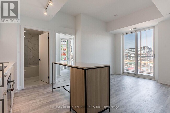 Photo du bâtiment - 220 Missinnihe Way