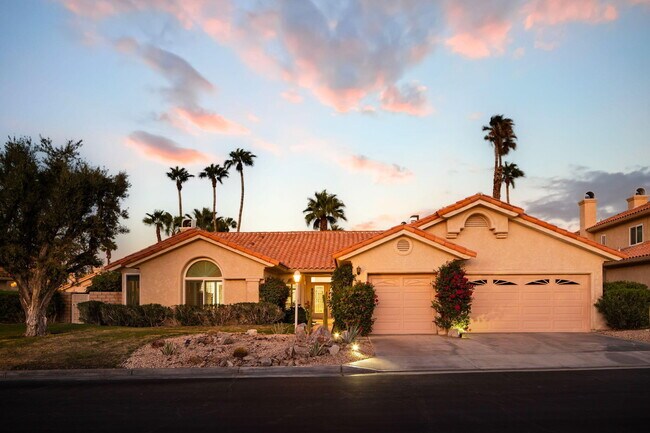 Foto del edificio - 370 Cypress Point Dr