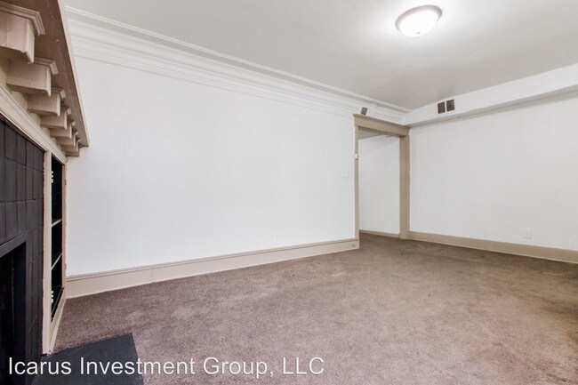Building Photo - 5614 S King Dr