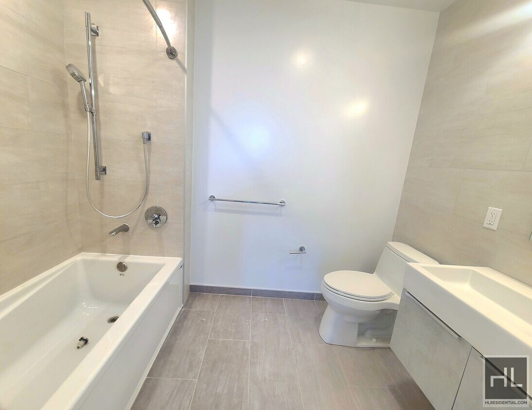 Foto del edificio - NORTHERN BOULEVARD