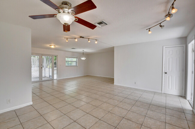 Foto del edificio - 4163 NW 2nd Ct