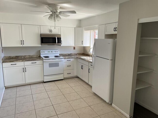Building Photo - 3017 Ernest Dr