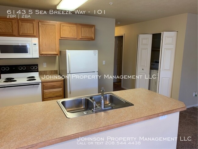 Building Photo - 6143 S Sea Breeze Way