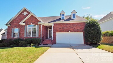 Building Photo - 6860 Lakecrest Ct