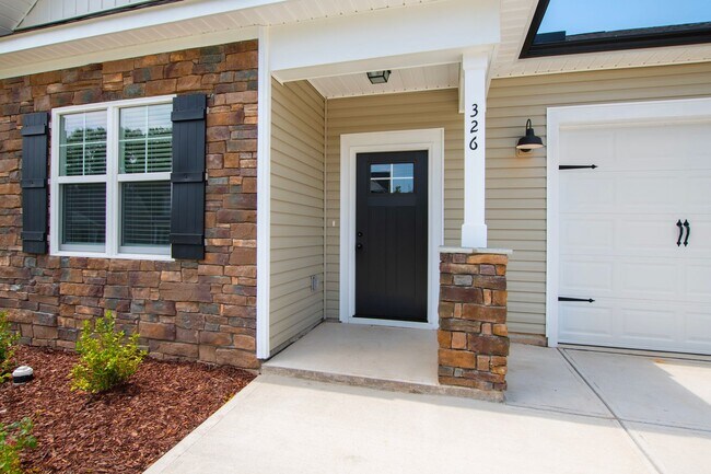 Foto del edificio - Charming 4-Bed Home with Office & 1st Floo...