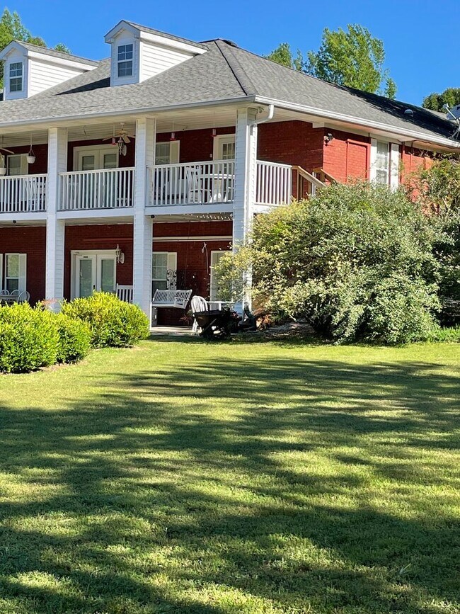 Foto del edificio - 174 Schools Dr