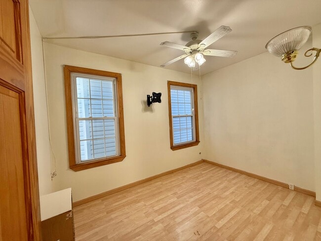 Foto del edificio - 216 Laurel Ave