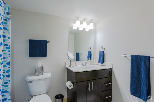 2 habitaciones, 2 baños - Oak Tree Apartments