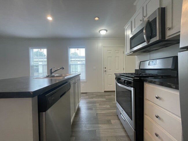 Building Photo - 38171 Ducharme Dr