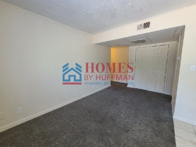 Foto del edificio - One Bedroom Apartment