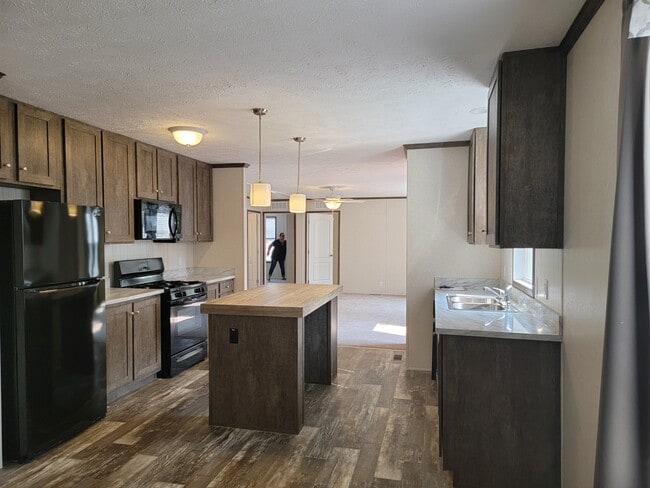 Building Photo - 145 Apollo Ave