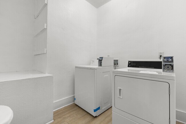 Foto del edificio - This updated and spacious 1 bedroom / 1 ba...