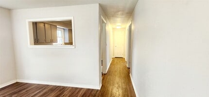 Building Photo - 136 W Marion St