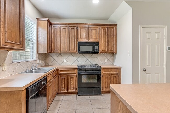 Building Photo - 706 Woodport Ln