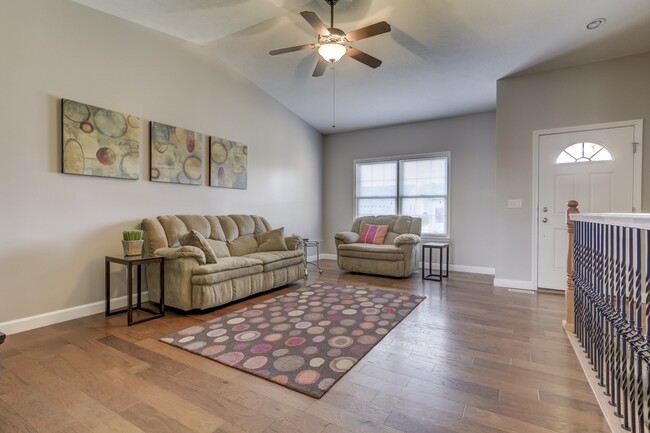 Foto del edificio - 3303 Mackinaw Ln