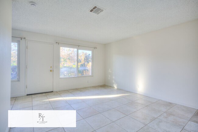 Foto del edificio - Walnut Valley Unified School District