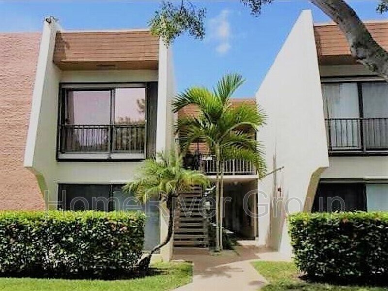 Primary Photo - 8267 SW 128th St
