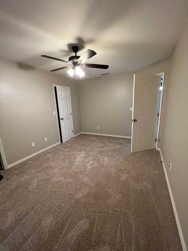 Foto del edificio - NOW AVAILABLE! - 141 1st St, Naples, FL 34...